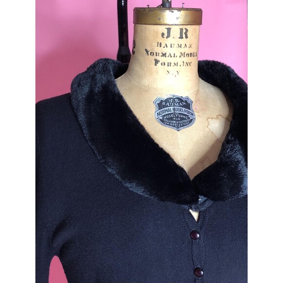 1990s-Y2K. TAKEOUT FAUX FUR Plush Soft Collar Black Cardigan Sweater. S-M - Picture 4 of 7